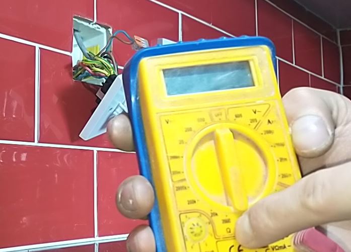 How do I know if a fuse has blown? (2023) Your Friendly Local